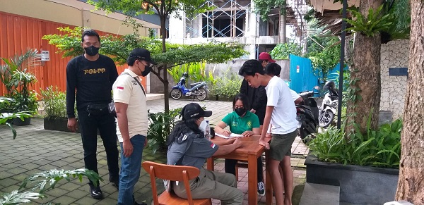 Tim Yustisi Pantau Penerapan Prokes di Obyek Wisata Pantai Sanur