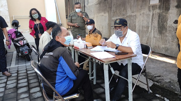 Tim Yustisi Pantau Penerapan Prokes di Desa Dangin Puri Kaja