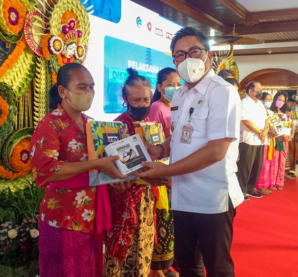 Wawali Arya Wibawa Apresiasi Uji Coba Distribusi STB Viva Group Bagi Masyarakat Kurang Mampu