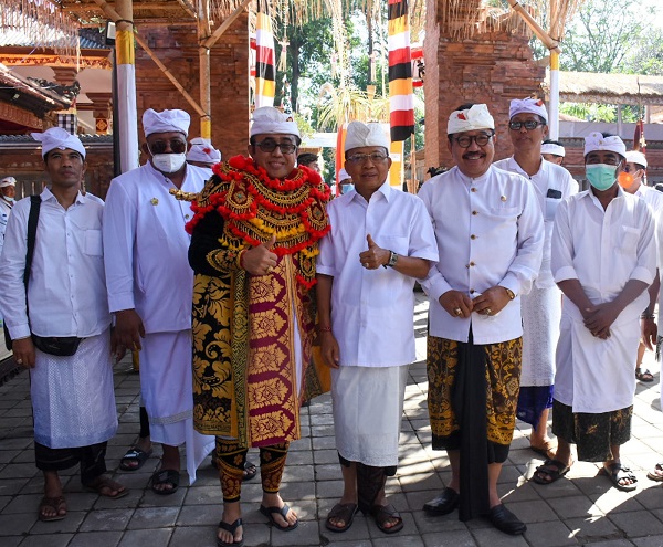 Walikota Jaya Negara Hadiri Karya di Pura Dalem Tanjung Sari Desa Adat Tanjung Bungkak