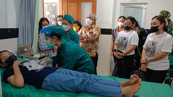 Pastikan Pelayanan KB Sejuta Akseptor Berjalan Baik Ny. Sagung Antari Jaya Negara Kunjungi Faskes Pelayanan KB.