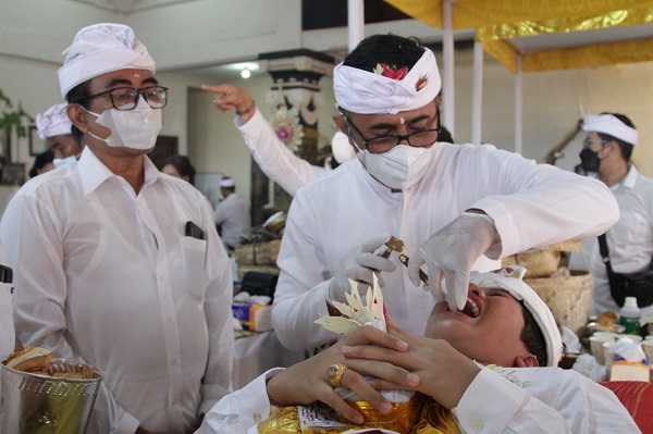 Jaya Negara Nyanggingin Metatah Massal Banjar Petangan Gede Desa Adat Pohgading