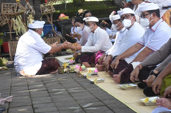 Purnama Jiyestha, Walikota Jaya Negara Hadiri Pemelaspasan Pura Mpu Aji Dukuh Sakti dan Pujawali Pura Taman Sari