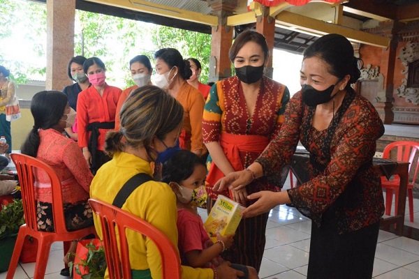 Ny. Sagung Antari Jaya Negara Tuntaskan Penyerahan Bantuan PMT dan Sambako Kepada 387 Orang Balita, Ibu Hamil, Lansia dan Penyandang Disabilitas se Kota Denpasar