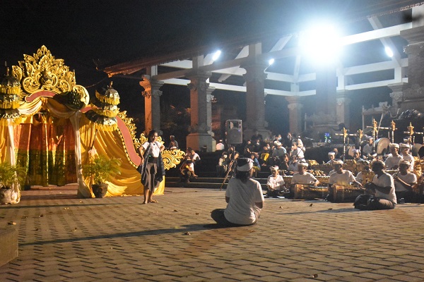 Angkat Cerita ‘Hyangbatu’ Pada Rekasedana Topeng Prembon PKB XLIV, Sekehe Gong Eka Dharma Swara Dibina Konsultan Seni Denpasar