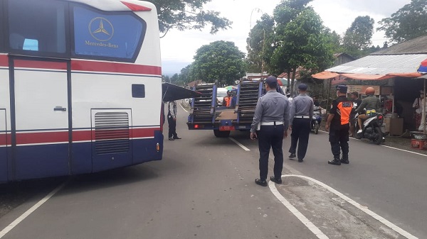 Dishub Denpasar Siagakan Mobil Derek Dukung Kelancaran Karya Ida Bhatara Turun Kabeh di Pura Besakih 