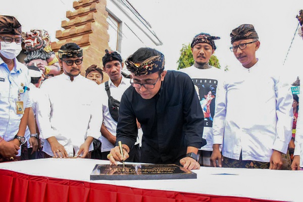 Walikota Jaya Negara Resmikan Patung Kalantaka Kalanjaya di Banjar Sindu Kelod