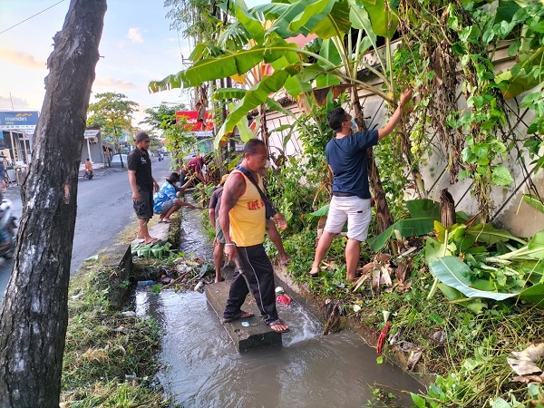 Libatkan Seluruh Masyarakat, Desa Padangsambian Klod Gelar Gotong Royong, Gaungkan Hari Peduli Sampah Nasional.