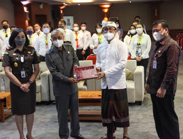 Jadi Pembicara pada Pelatihan Kepemimpinan Pengawas Kejaksaan RI, Walikota Jaya Negara Berbagi Inovasi Kota Denpasar di Masa Pandemi Covid-19