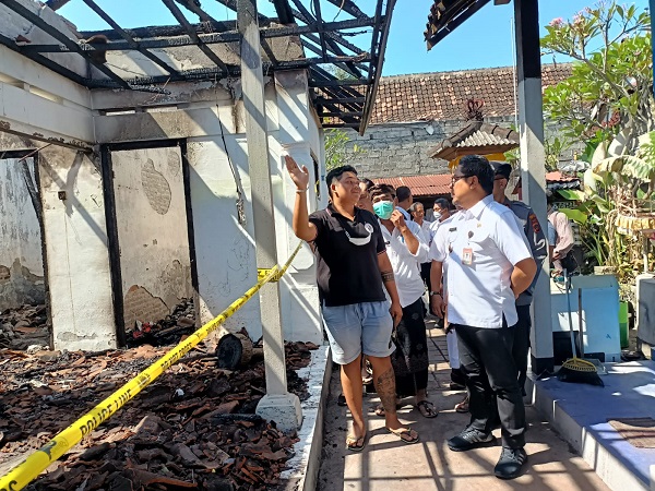 Wawali Arya Wibawa Tinjau Rumah Warga Korban Kebakaran di Jalan Pandu