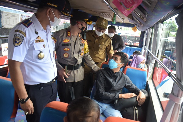 Jaya Negara Pimpin Apel Posko Angkutan Lebaran Tinjau Kesiapan Armada dan Fasilitas Kesehatan