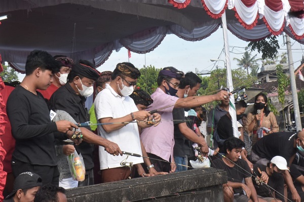 Ajak Warga Lestarikan Sungai, Jaya Negara Buka Lomba Mancing Tukad Rarangan Peguyangan Kaja.