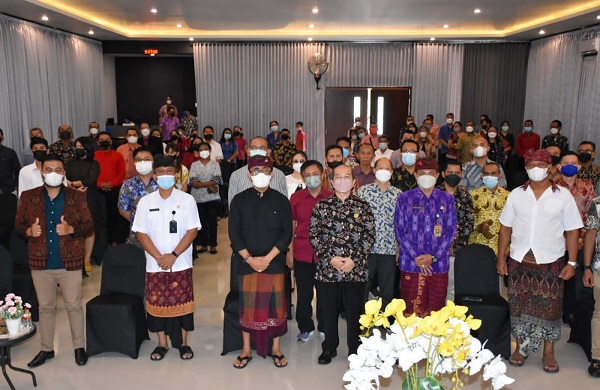 Walikota Jaya Negara Hadiri Ibadah Paskah MPUK Denpasar