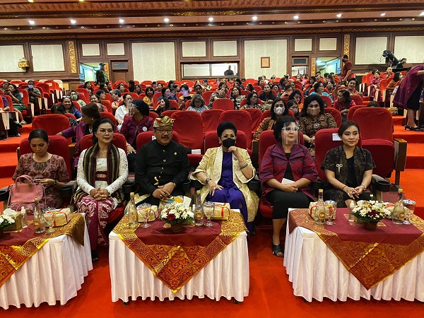 Ny. Ayu Kristi Arya Wibawa Hadiri Pengukuhan Pengurus DPD FPPI Provinsi Bali