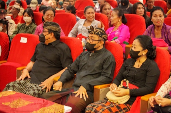 Sekehe Gong Legendaris Jaya Kusuma Gladag Denpasar Tampil Apik di PKB XLIV