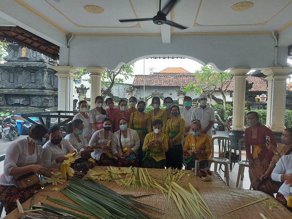 Tingginya Minat Masyarakat Membuat Banten Oton Sesuai Sastra