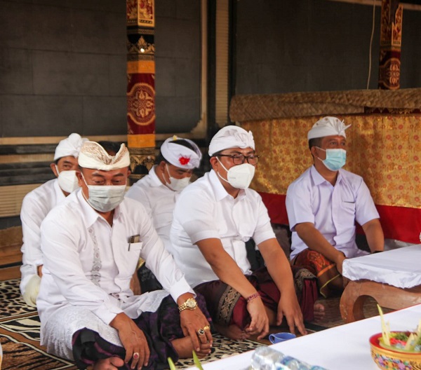 Wawali Arya Wibawa Hadiri Karya di Pura Sari Agung Pasek Bendesa Gelgel Desa Padangsambian Kelod