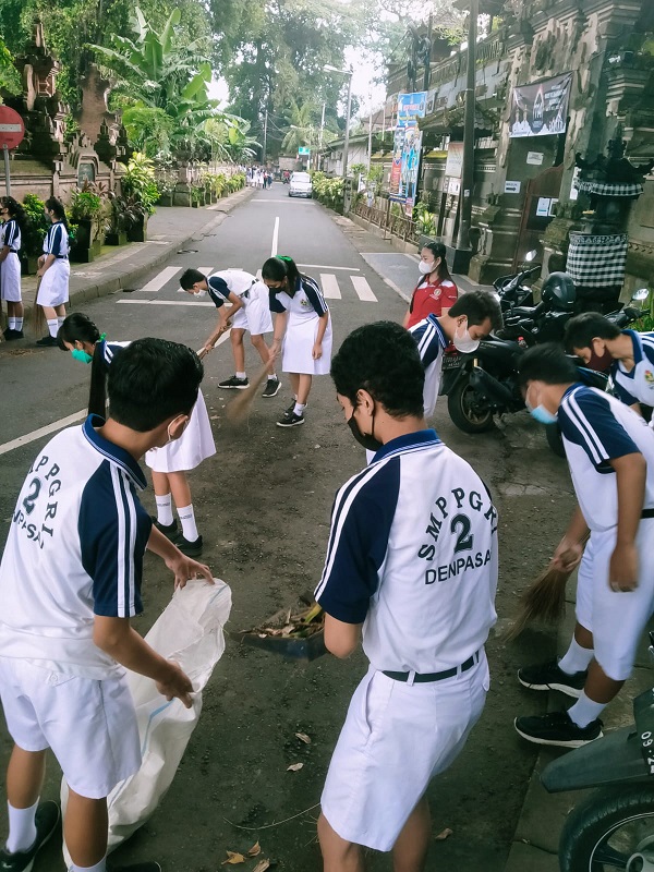 "Jumat Bersih" Kelurahan Sumerta, Optimalkan Kepedulian Terhadap Kebersihan