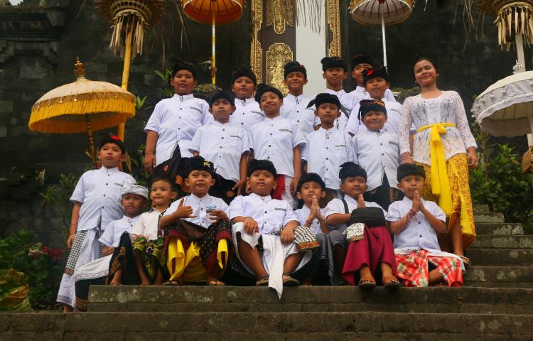 Melestarikan Budaya Bali di Usia dini