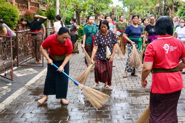 Implementasi 10 Program Pokok PKK dan 6 SPM Posyandu Berbasis Kearifan Lokal 