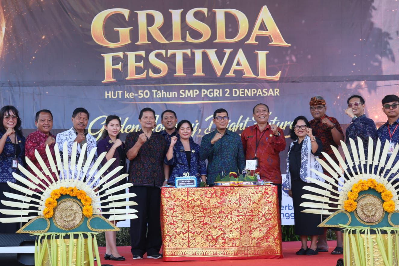 Pj. Sekda Denpasar, Eddy Mulya Hadiri Puncak HUT SMP PGRI 2 Denpasar  Harapkan Momentum Jadi Tonggak Sekolah Untuk Didik Generasi Berkualitas