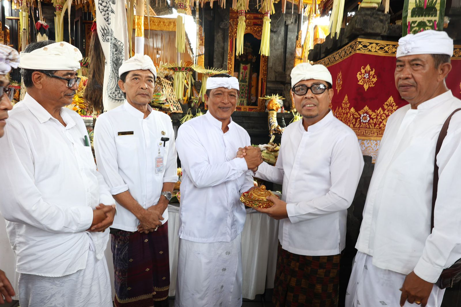 Wawali Arya Wibawa Hadiri Karya Ngenteg Linggih di Sanggah Paibon Sentana Dalem Tarukan Pedungan. 