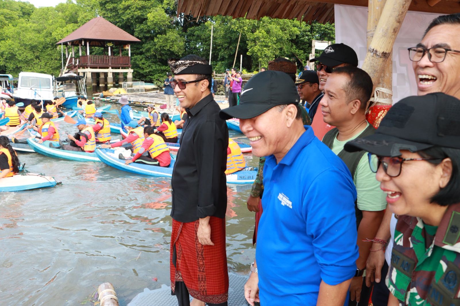 Walikota Jaya Negara Lepas Ratusan Siswa dan Generasi Muda Ikuti Susur Mangrove  Gerakan Edukasi Lingkungan Sekaligus Aksi Bersih-bersih Sampah Plastik