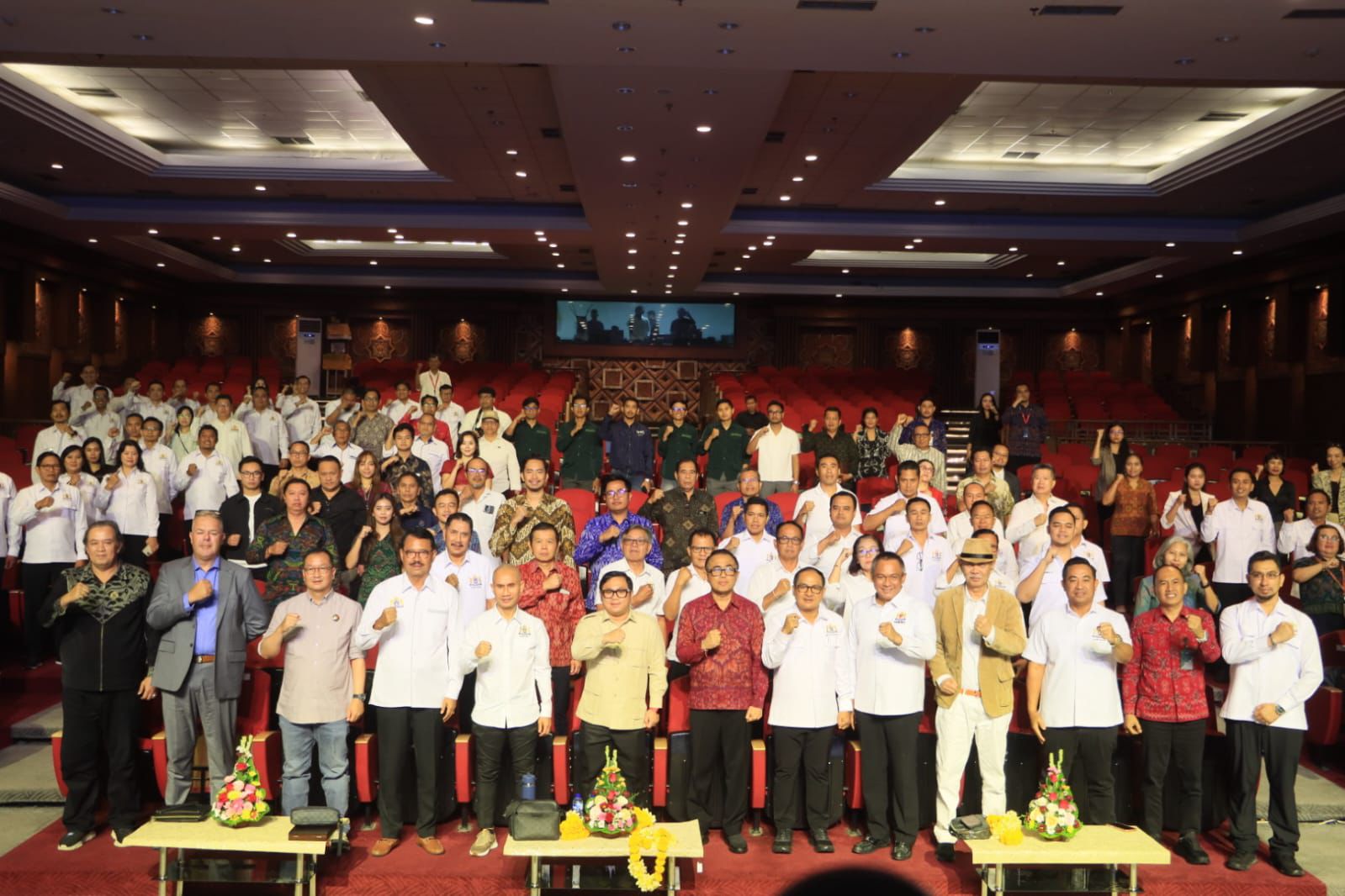  Hadiri Pengukuhan Pengurus KADIN Denpasar Walikota Jaya Negara Ajak Perkuat Sinergi