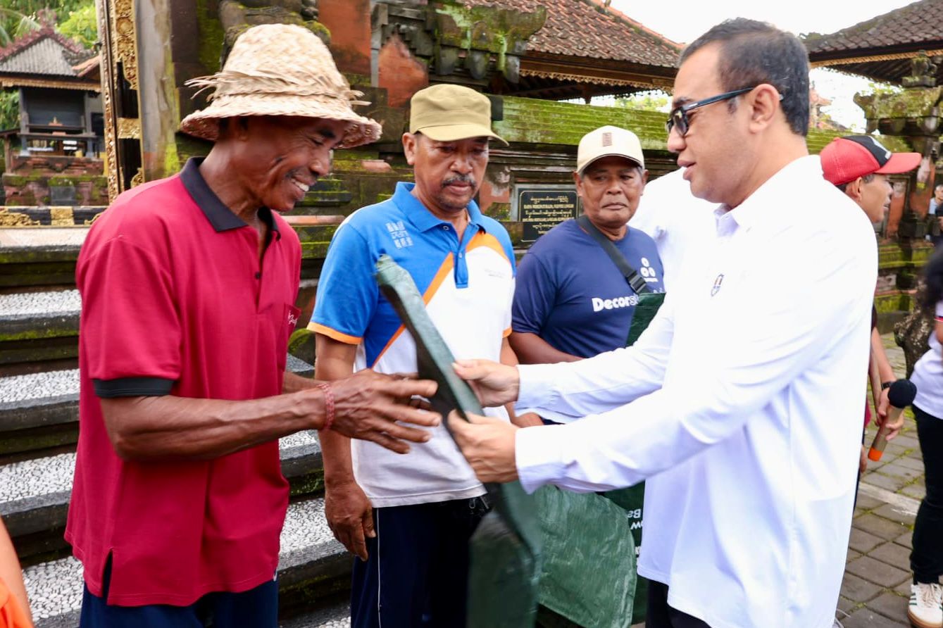Walikota Jaya Negara Hadiri Aksi Bersih-Bersih dan Sosialisasi Pengelolaan Sampah Berbasis Sumber di Kesiman Kertalangu 