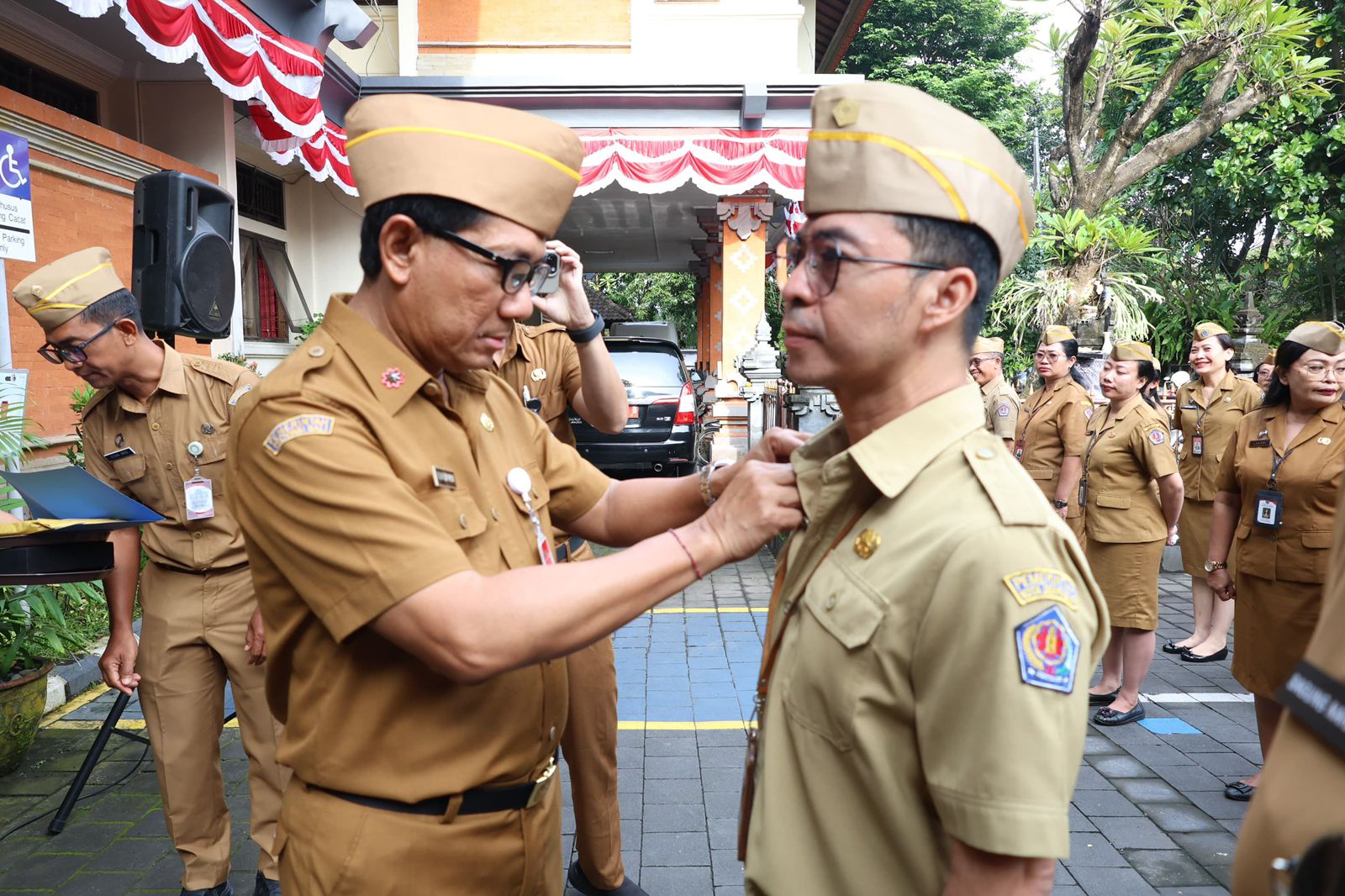 Pimpin Apel Disipin,  Sekda Eddy Mulya Sematkan Pin ZI WBBM