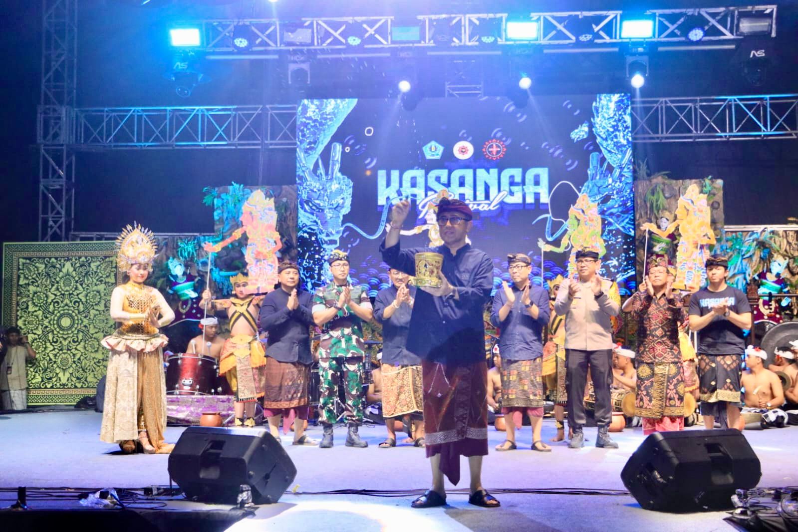 Percikan Tirta Walikota Jaya Negara Resmi Tutup Kasanga Festival 2026, Apresiasi Kreativitas Yowana Denpasar