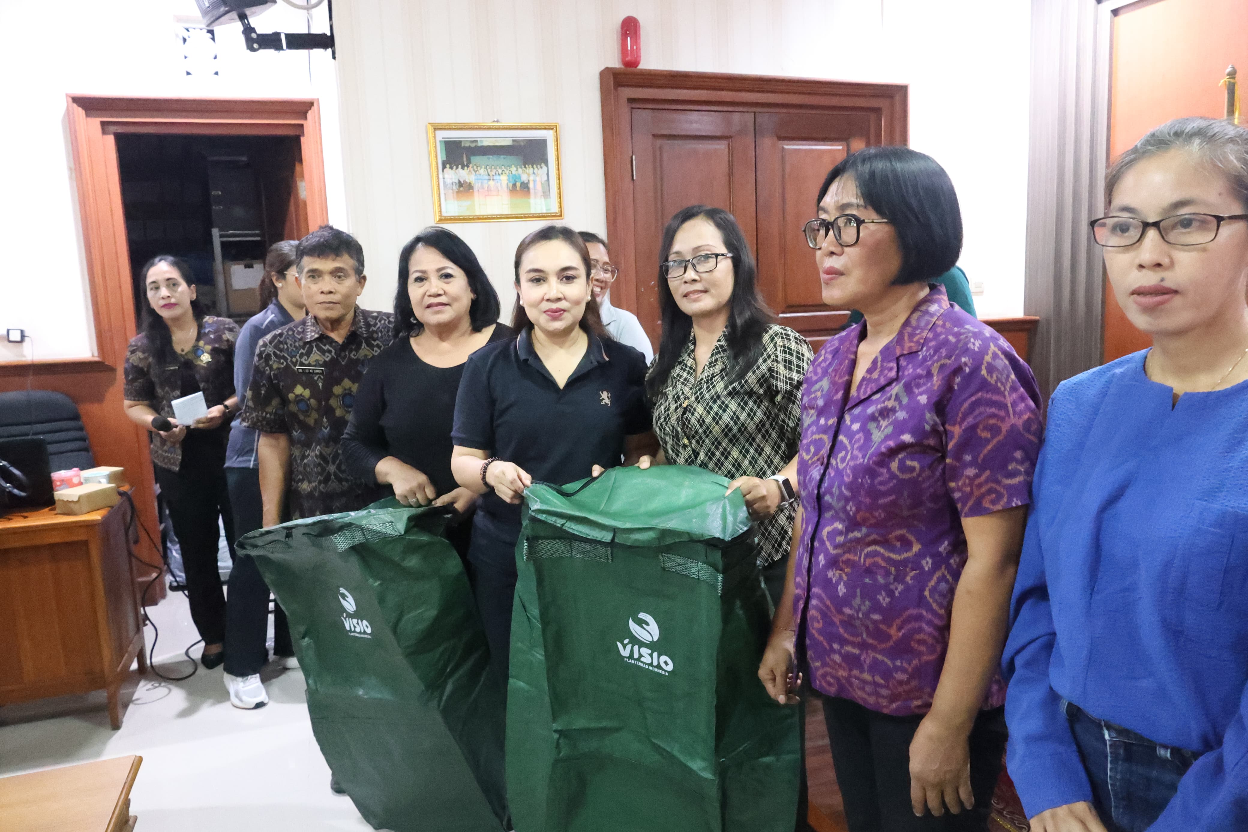 TP PKK Denpasar Sosialisasikan Pengelolaan Sampah Berbasis Sumber di Kantor Desa Dauh Puri Kauh