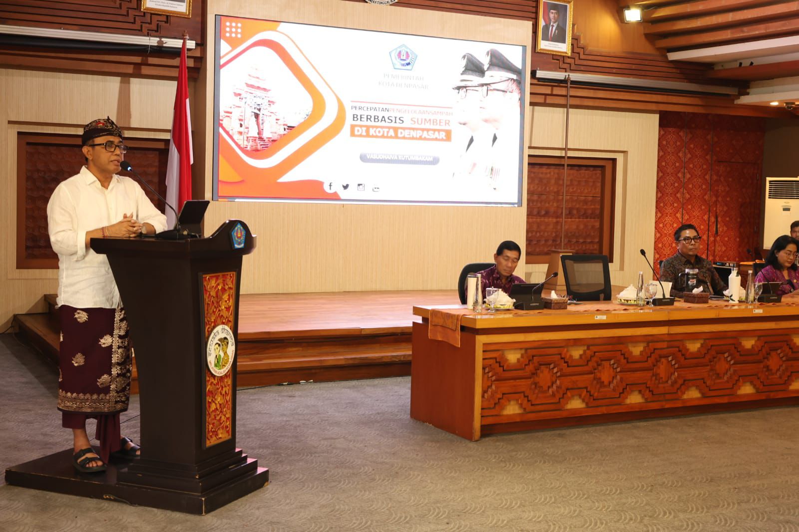 Pemkot Denpasar Kumpulkan Kaling dan Kadus Kecamatan Denbar dan Densel   Bahas Percepat Pengelolaan Sampah Berbasis Sumber Hingga Sosialisasi Pengangkutan Sampah Berbasis Teknologi