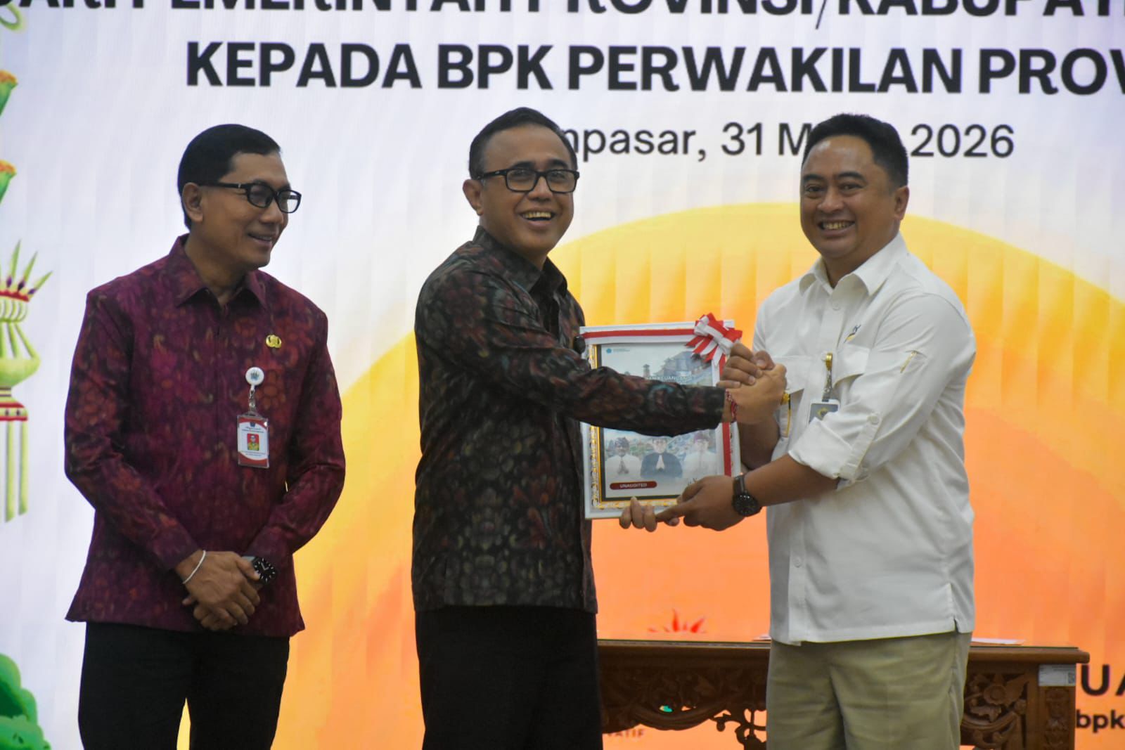 Walikota Jaya Negara Serahkan LKPD Unaudited TA. 2025 Kepada BPK RI Perwakilan Bali.