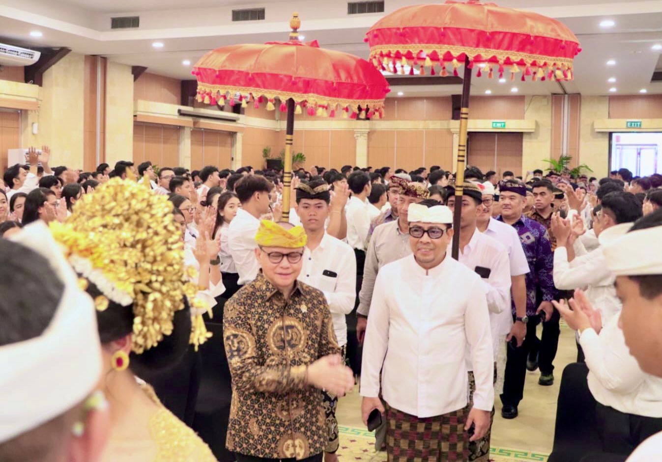 Wawali Arya Wibawa Dampingi Menteri P2MI Lepas 1.000 Pekerja Migran ke Bulgaria, Tekankan Jaga Nama Baik Bangsa