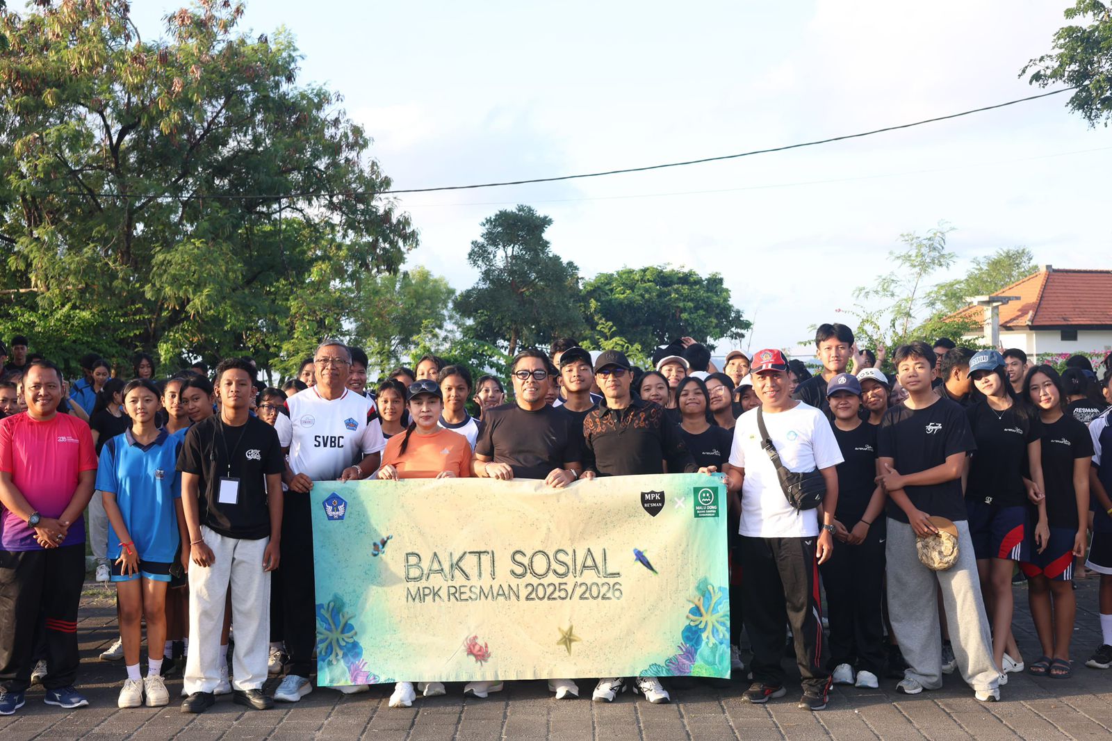 Wawali Arya Wibawa Apresiasi Aksi Peduli Lingkungan MPK SMAN 2 Denpasar di Pantai Mertasari