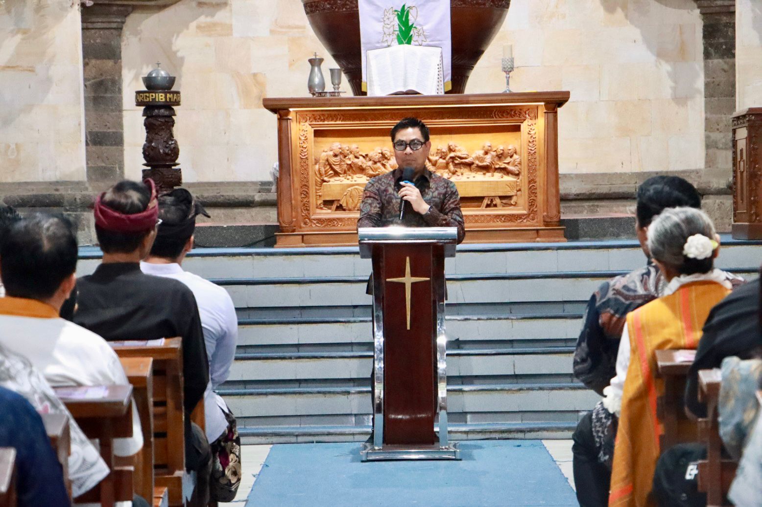 Wawali Arya Wibawa Hadiri Ibadah Dan Perayaan Paskah MPUK Denpasar 2026