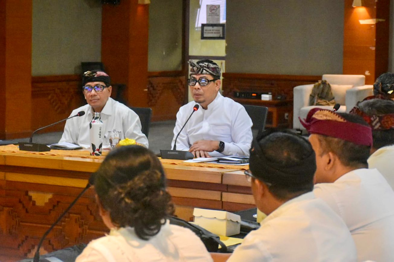 Pendistribusian Bag Komposter Bagi Masyarakat Terus Dipercepat.   Pemkot Denpasar Genjot Penanganan Sampah Berbasis Sumber dan Sungai. 