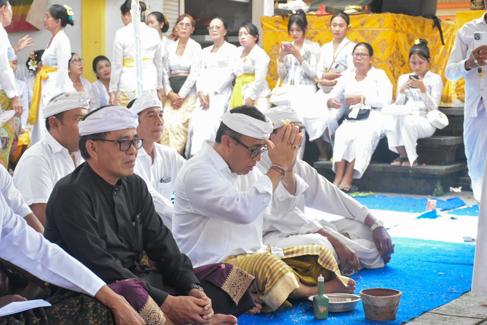 Walikota Jaya Negara Hadiri Upacara Ngeratep dan Pasupati Pelawatan di Pura Dalem Ulun Suan. 